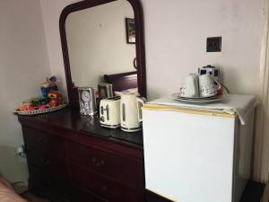 Ensuite Bedroom with Private Toilet and Shower and unlimited WIFI