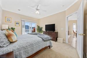 Spacious 3BR Condo Waterway View King Bed