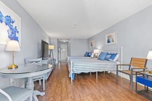 Ocean View Studio Sleeps 4 SMART TV