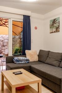 Quiet simple brand new luxury apartment by the sea