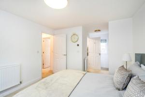 3-Bed Home Chichester with Parking, Ensuite & Garden