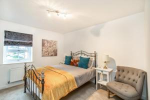 3-Bed Home Chichester with Parking, Ensuite & Garden