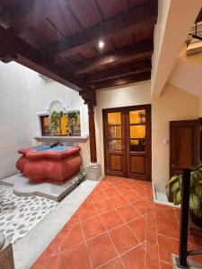 Beautiful 8-person Villa in Antigua with parking