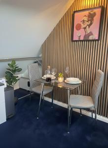 Cosy City Loft Retreat - off Vibrant Mill Rd