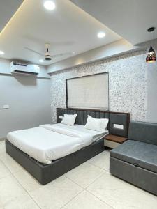 Hotel Lavish NK,Ahmedabad