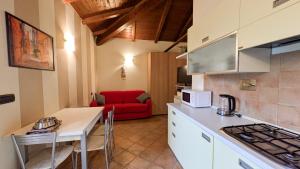 335 - Residence Montebello Monolocale C, Relax nel verde con Piscina