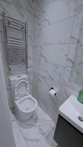 Six bed Ensuite located near Grove park station