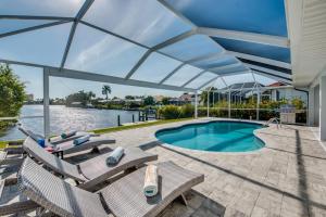 CoralVilla Sunshine Bay - pool, great view, south-facing, BBQ, boat dock