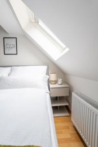 Large Maisonette I 90 m2 I For Groups & Families I 9 Guests I 3 Rooms