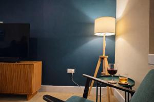 2BR Flat - Contractor - Central MK - Parking - Sleeps5