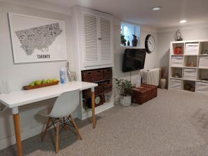 Private Suite With Private Entrance - Entire Place