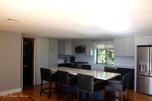 Just renovated 2 bedroom, 1 mile to Salem w Rooftop Deck