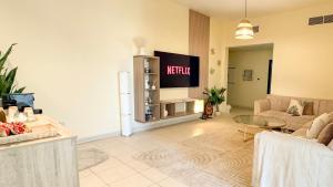 Spacious 2BR Apartment,3 Bathrooms, Near Mall