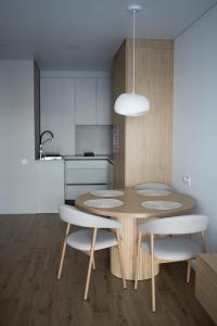 Видові апартаменти з видом на Дніпро та басейн