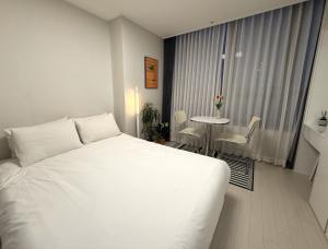 Songdo Sensory Stay # Couple Trip # View Restaurant # Free Parking # Hotel Bedding # Netflix