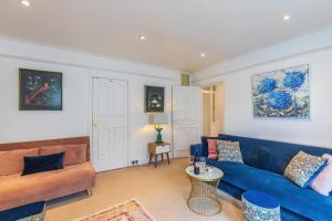 Spacious Seafront Apartment, Garden Free Parking