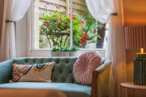 Spacious Seafront Apartment, Garden Free Parking