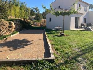 Air-conditioned villa with pool - 4 bedrooms