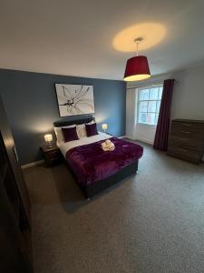 City Centre 4 Bedroom Apartment with Terrace Sleeps 10 by StaySavvy Accommodation
