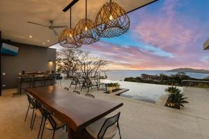 Infinity Pool Villa , 4 Suites & Private Casita