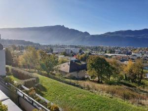 Appartement 73m2 2 chambres parking vue Lac