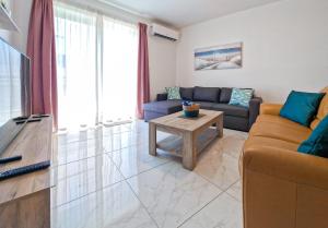 SeaScape - Modern Seaview Apartment in Prime Area of Qawra