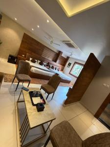 Raravies family restaurent Mattanur,Near Kannur airport