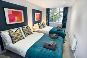 Bright & Airy Apartment Sleeps 10, Lift Access