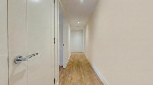 Modern 2-Bedroom Riverside Apartment Near Canary Wharf