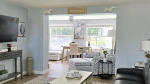 Summer Breeze Cottage Pool Home Minutes to Siesta Key