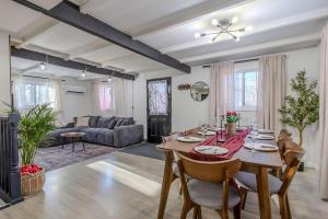 Summit Home - The Ultimate Summit of Style for 12