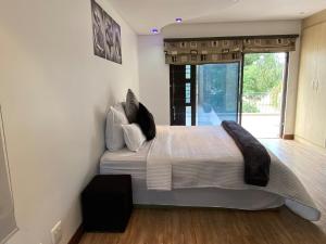 Bamboo Ridge Villa Constantia - 5 Bedroom Villa