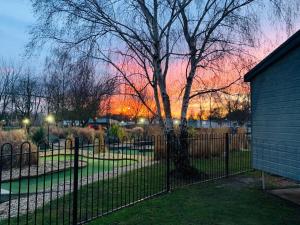 Woodpecker Log Cabin with hot tub, pizza oven bbq entertainment area, lakeside with private fishing peg situated at Tattershall Lakes