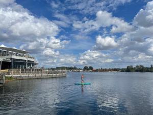 Woodpecker Log Cabin with hot tub, pizza oven bbq entertainment area, lakeside with private fishing peg situated at Tattershall Lakes