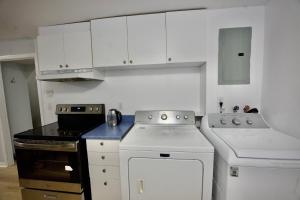 Modern, cozy, near Metro, Place Bell, Free Parking