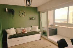 LEmeraude, les pieds dans leau