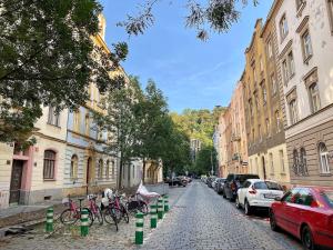 Charming 1BDR nest with balcony