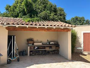 Air-conditioned villa with pool Mouries Alpilles sleeps 8