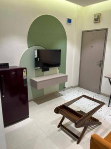 Hostique Vijay Nagar