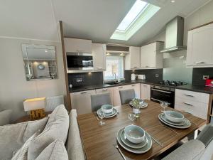 23 Regents Walk, Patrington Haven Leisure Park, Private Garden & Parking