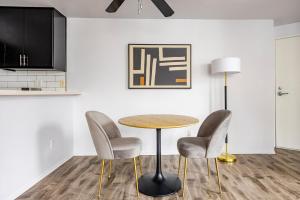 Blueground Hollywood gym AC nr Runyon LAX-1344