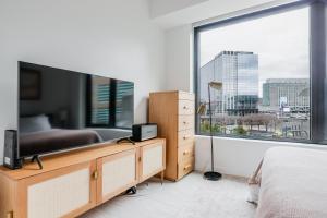 Blueground Seaport gym nr shops dining BOS-988