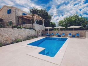 Holiday Home Schöne Steinvilla mit beheiztem Pool und Sauna by Interhome