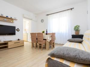 Apartment Apartment Andjelko by Interhome