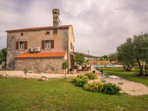 Holiday Home Villa mit Pool- Olivengarten und Meerblick by Interhome