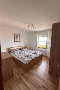 Apartment Appartement mit Jacuzzi und Meerblick by Interhome