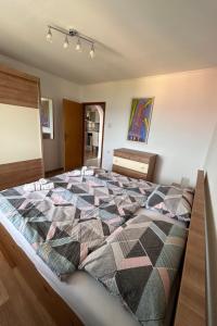 Apartment Appartement mit Jacuzzi und Meerblick by Interhome