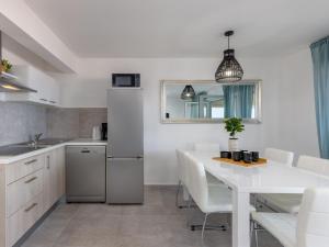 Apartment Modernes Apartment in Crikvenica mit Gemeinschaftspool by Interhome