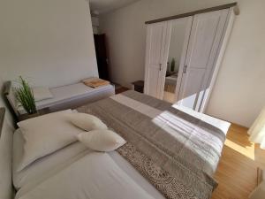 Apartment Wohnung in Crikvenica mit privatem Parkplatz by Interhome