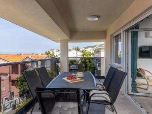 Apartment Moderne Wohnung in Crikvenica mit schöner Terrasse by Interhome